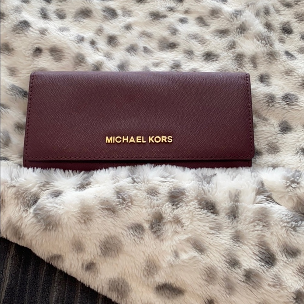 💗 NEW Michael Kors Dark Purple Wallet